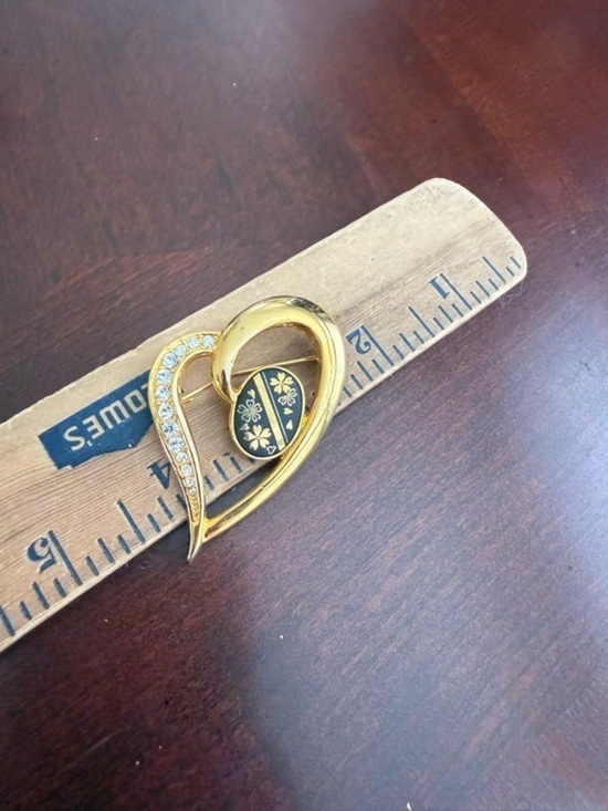 Jewelry - Vintage Gold Tone Brooch